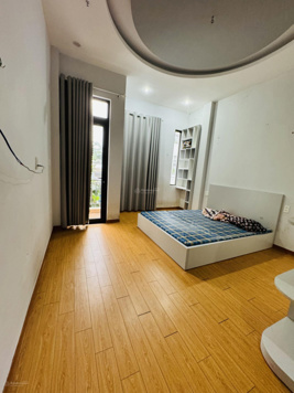 Cho thuê nhà 3 tầng 3PN, 3 vệ sinh gần cầu Tiên Sơn - 11 triệu /tháng