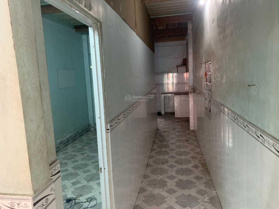 Tôi đi XKLĐ cần bán gấp nhà 1 trệt 1 lửng ngay KCN Bình Long cách TT Cái Dầu 500m giá 500tr (TL)