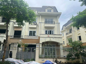 Bán căn 264m2 thoáng sau, có hầm, hướng Đông Nam. Giá chỉ 42 tỷ. Thương lượng sâu. LH: 0919 558 386