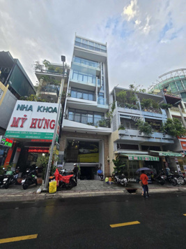 Cần bán gấp tòa nhà góc Hai Bà Trưng Q1 ngang 6m hầm 6 lầu. HDT: 120tr/tháng