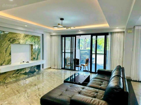 Biệt thự Phú Mỹ Hưng view công viên xanh mát + đường trước nhà rộng 20m đẳng cấp gia chủ