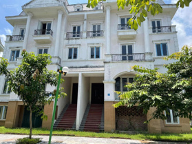 Cần bán căn BT trục chính hướng Đông Nam đẹp nhất khu đô thị. Giá 165tr/m2 nhà + đất