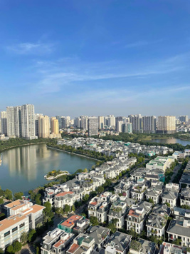 Chính chủ gửi bán gấp căn 2PN, dt 58m2, tầng trung, view hồ tại CC Vinhomes Green Bay giá 2,3 tỷ