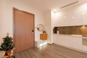 Bán nhanh 1N tòa R102, DT 41m2, ban công ĐN, giá 2,72 tỷ, nội thật cao cấp, decor cực xinh