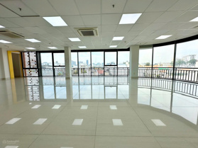Văn phòng mặt tiền Nguyễn Huy Lượng 90% mặt kính sáng đẹp DT 169m2 giá thương lượng. Free ngoài giờ