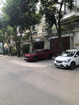 TT Ba Đình - phân lô vỉa hè ô tô tránh - mặt tiền 8m - thông các phố lớn. 75m2 x 5T. Giá 24,5 tỷ