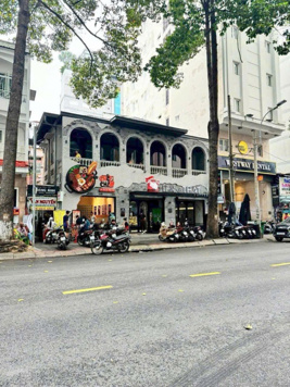 Bán nhà góc 2 mặt tiền Nguyễn Văn Trỗi DT: 11 x 10m 2 lầu, HĐT: 80 triệu/tháng - giá bán: 37 tỷ TL