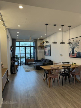 Chính chủ bán căn 2N Watermark 107m2 View trực diện Hồ Tây full đồ giá chỉ 10.8 tỷ. LH: 0702 266 628