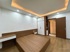 Ngay Phú Diễn , sát quận uỷ , 38m2 , 8p kk , full nội thất , dòng tiền 30tr/ tháng . 6 tỷ ( có TL )
