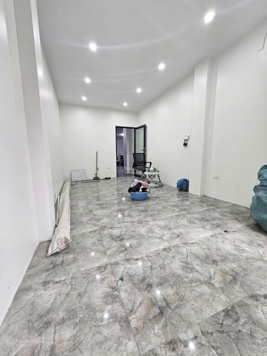 Cho thuê mặt bằng là văn phòng/cửa hàng, tầng 1, mặt ngõ ô tô, cách Giải Phóng 20m