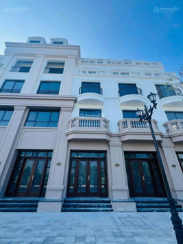 Em Hương bán shophouse 4 tầng 1 tum tại trung tâm Móng Cái giá 4,7 tỷ căn hoàn thiện CB