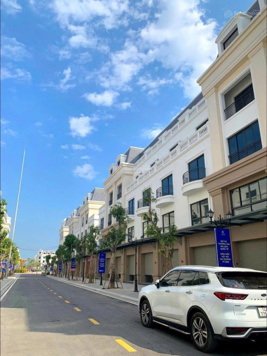 Duy nhất Shop Vin Móng Cái 60m2 xây 5 tầng giá 3,1 tỉ đường to View công viên LH: 0977 141 808