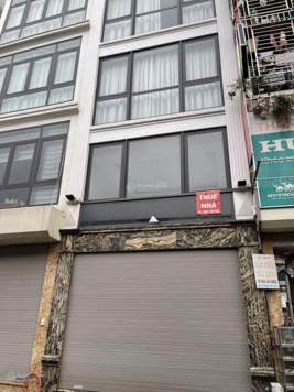 Cho thuê nhà MP Ngọc Khánh, DT 32m2 x 4 tầng, MT 4.5m, nhà khá mới, thông sàn, vị trí đẹp, giá êm