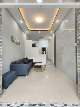 TÔI BÁN NHANH NHÀ 2 TẦNG KIỆT Ô TÔ SÁT ĐƯỜNG NGUYỄN PHƯỚC NGUYÊN. NHÀ GẦN TRƯỜNG GẦN CHỢ. 2TY580