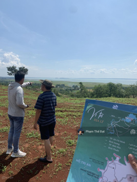 Cần xoay tiền kinh doanh bán gấp 5 lô đất như hình view hồ Trị An. Liên hệ em Đạt để xem sổ và đất