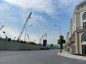 Bán biệt thự liền kề shop đối diện chung cư Vịnh Tây áp góc 80m giá 10,9 tỷ trục thông đường 17m