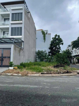 Kẹt tiền ngân hàng cần bán gấp mảnh đất, gần Chợ Lộc An, mảnh góc đẹp, sổ riêng, 100m2, 2 tỷ 400