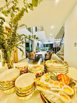 Cần thanh khoản homestay 3 tầng trung tâm Bãi Cháy. DT 312m2. Giá rẻ nhất thị trường