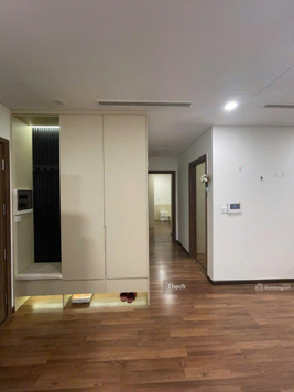 Chuyển công tác, gia đình tôi cần bán CH 2PN - 77m2 tại Mipec 360 Xuân thủy. Giá chỉ từ 6,7 tỷ