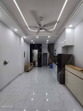 Chưa đến 8 tỷ, nhà 5 tầng thang máy mới tinh, sát phố Lê Lợi Hà Đông - 5 m ra phố ô tô đỗ cửa