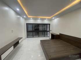 Bán nhà dân xây Thượng Thanh, 40m2, MT 5m, 3 ngủ, full nội thất, 4x tỷ