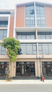 Bán Shophouse TM Ánh Dương 60m2 chỉ 8.1 tỷ. Cạnh khu ẩm thực truyền thống, biển 12.3 ha và 2 đại lộ