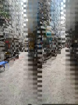 Bán nhà phố Phan Văn Trường, quận Cầu Giấy 5 tầng, diện tích 35m2