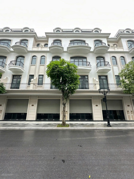 Bán gấp Shophouse Sao Biển sát góc ngã tư giá chỉ 8,6tỷ. Căn có ban công to Mua là thắng 0978 998 303