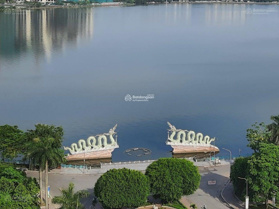 Căn hoa hậu 2 phòng ngủ tại D''. El Dorado I / Ban công ĐN view trọn Hồ Tây