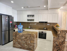 Bán căn 88m2 tầng cao view trực diện hồ Tây - full đồ - 2 ngủ - Sổ lâu dài - 10,5 tỷ