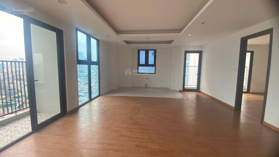 Tôi chính chủ cần bán căn 4pn 210m2 tòa Vinaconex Khuất Duy Tiến, giá 11.5 tỷ. LH 0977 632 716