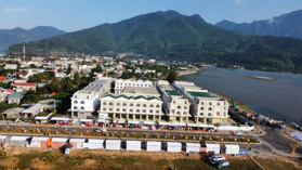 Thửa đất rẻ nhất phố chợ Lăng Cô - Giá 2.1 tỷ - Sổ hồng riêng - Đường 13.5m - Còn duy nhất 1 thửa