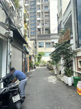 Cho thuê nhà đẹp, diện tích 4x15,5m vị trí vàng kinh doanh đa ngành nghề. Liên hệ 0939 513 318