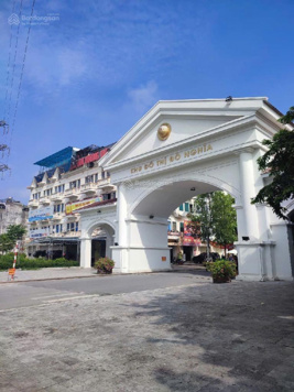 Gia đình cần bán căn lk 75m 5t 2 thoáng. Vỉa hè 3m. Sẵn gara ô tô, ô chờ thang máy. TT KĐT Đô Nghĩa