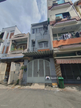 Bán gấp nhà 4 tầng, hẻm xe tải 8m, sát công viên, sông Sài Gòn, khuôn đất chuẩn 4x16m, nhà mới