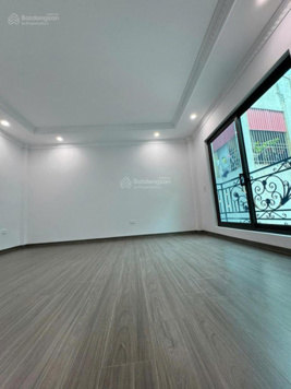 Bán nhà Linh Đàm 5 tầng xây mới 40m2 Ô tô đỗ cổng 5.7 tỷ