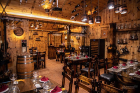 Cho thuê nhà mặt phố Trung Hòa, 140m2 x 4 tầng, mặt tiền 6m, thông sàn, kinh doanh mọi mô hình