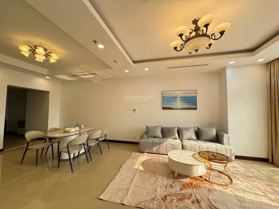 Chính chủ bán căn góc tầng cao 123m2 3PN - 2VS. Full nội thất. Cửa ĐN ban công TB