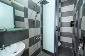 Nhà gần vòng xoay Phù Đổng Q1 - 5 tầng - 8pn/8wc kèm nội thất