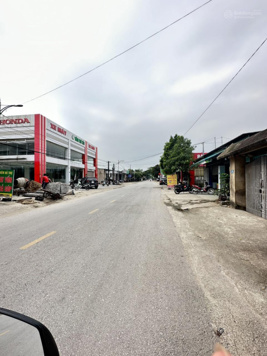 Gia đình cần bán lô đất mặt đường 4A Quảng Giao kinh doanh buôn bán sầm uất. DT 250m2, MT 10 mét