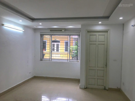Tôi cần cho thuê nhà Vũ Phạm Hàm CG 80m, 5 tầng đầy đủ điều hòa làm mầm non, văn phòng giá chỉ 27tr