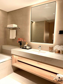 Quá rẻ 2tỷ050 căn hộ 51m2 cách biển 1 bước chân full nội thất sẵn sổ đỏ trung tâm Hạ Long