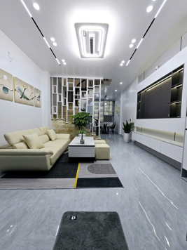 Nhà Riêng Nguyễn Khánh Toàn 30mx5T - Giá Chào 5,85 Tỷ - Có Thương Lượng - Nhà Đẹp Đón Tết