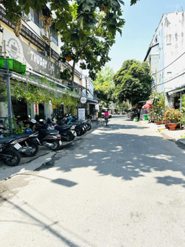 Mặt tiền kinh doanh 110m2 giá 8,4 tỷ, đường D11, quận Tân Phú