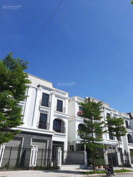 Bán biệt thự SL 125m2 giá 200tr/m2 đất nằm ngay nút giao nguyễn xiển - tôn thất tùng hoàng mai HN