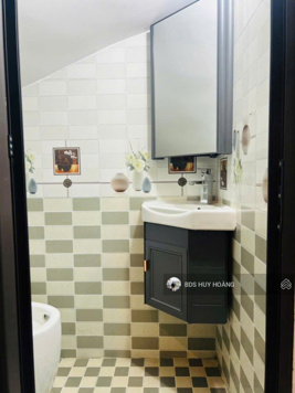 Hoa hậu đẹp nhất Phụng Châu cạnh Biên Giang trả trước 2tỷ có nhà 5 tầng Full nội thất ô tô đỗ cửa