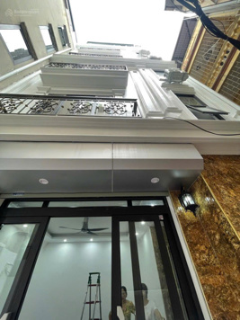 Cần bán nhà ngõ phố Đào Tấn, Linh Lang DT 38m2x6 tầng mới, MT 5m giá 8,3 tỷ có thang máy