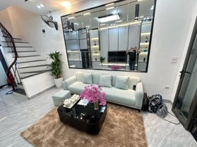 Nhà đẹp ở ngay, phố Thái Thịnh 43.5m2x5 tầng, 8 PN, vài bước chân ra ô tô tránh, sổ đẹp gd ngay