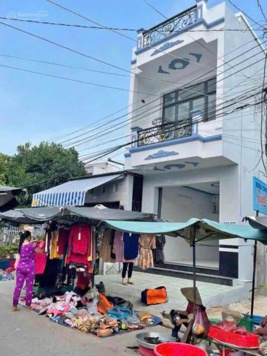 Hạ giá 100 triệu nhà 1 trệt 1 lầu SHR, 5x27m(135m2) full thổ cư