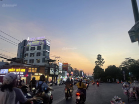 Bán gấp mặt tiền Lã Xuân Oai, P Tăng Nhơn Phú A, Q9, TP Thủ Đức DT (8x18.75)=150m2, 3 tầng, 18.5 tỷ